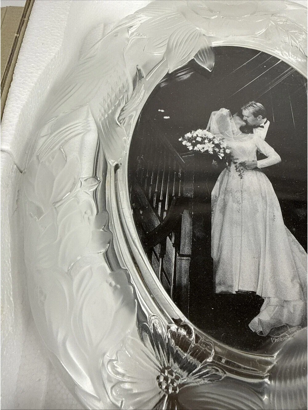 Vintage Crystal Clear Signatures Paradise Garden Oval 5x7 Photo Frame Boxed
